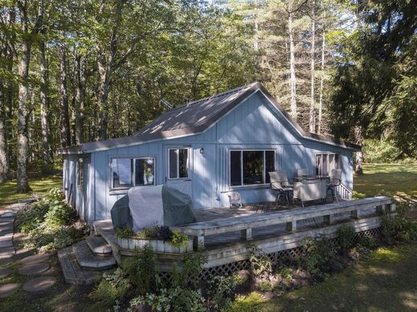 Van Ettan Lake Lodge (Van Etten Lake Lodge) - Loud Island Photo From Drone Pro Media (newer photo)